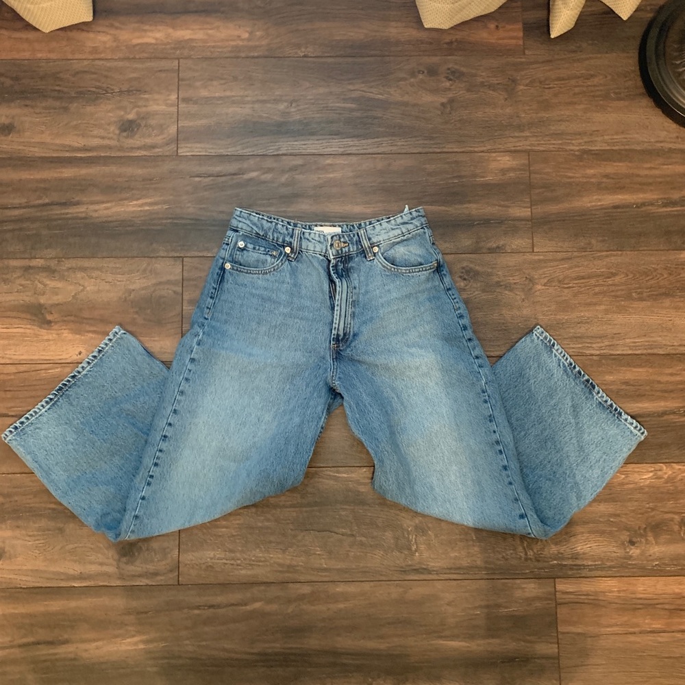 Zara, size 6, wide leg jeans!